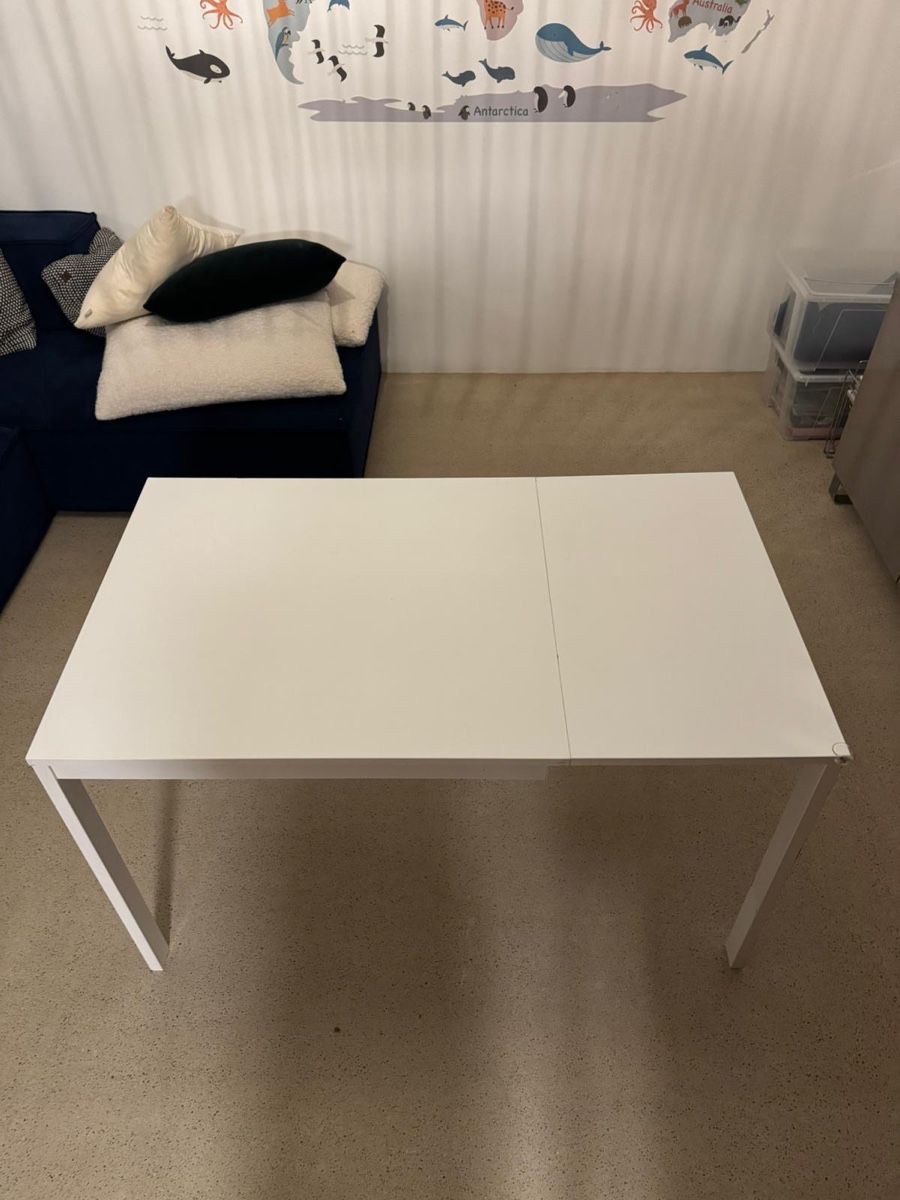 Scrivanie: White extendable table for cosy winter evenings! – Usato da Zürich venduto da ezi_r7sq