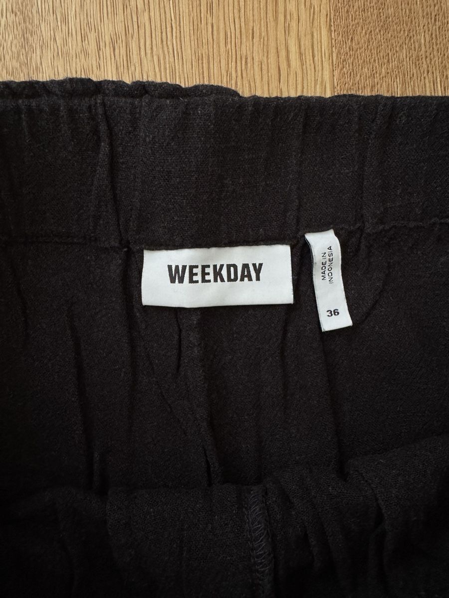 Weekday Pantaloni: Weekday Shorts, Gr. 36 – Usato da Interlaken venduto da fbnscl 2