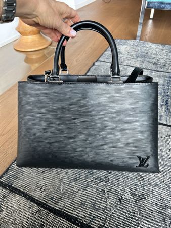 Sac à main Louis Vuitton Kleber MM en cuir épi noir
