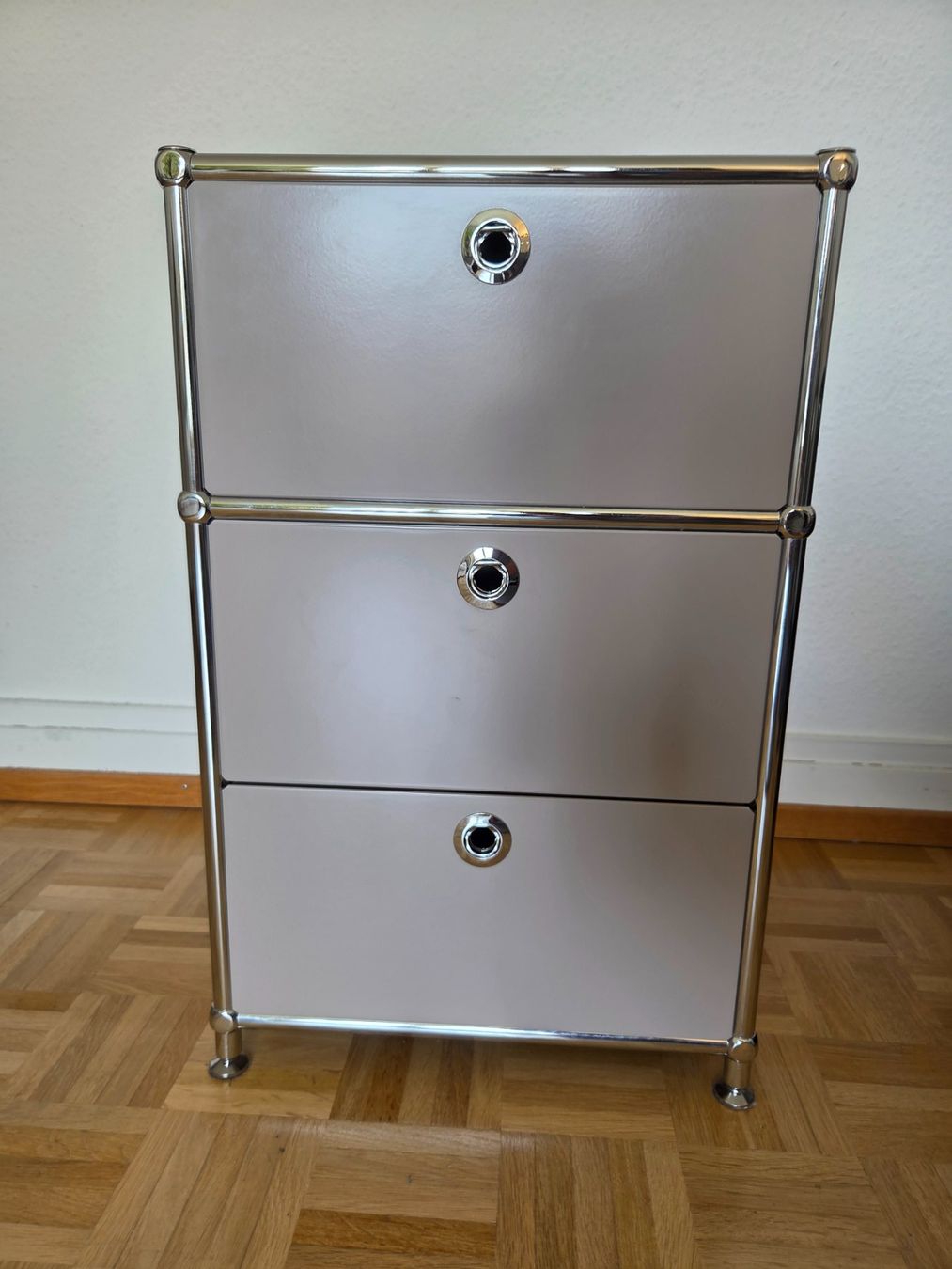 Flexcube Cassettiere: FLEXCUBE Korpus 40x40cm, 62cm hoch, Taupe – Usato da Zürich venduto da Hawaii24