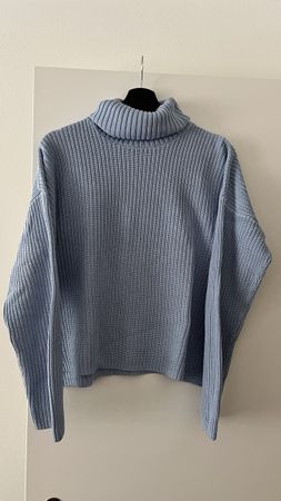 Rollkragenpullover hellblau gestrickt