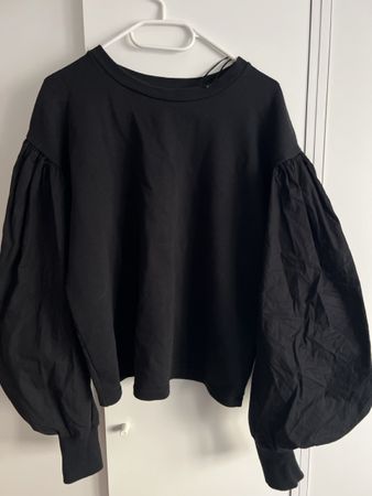Pull ZARA noir manches bouffantes Taille M