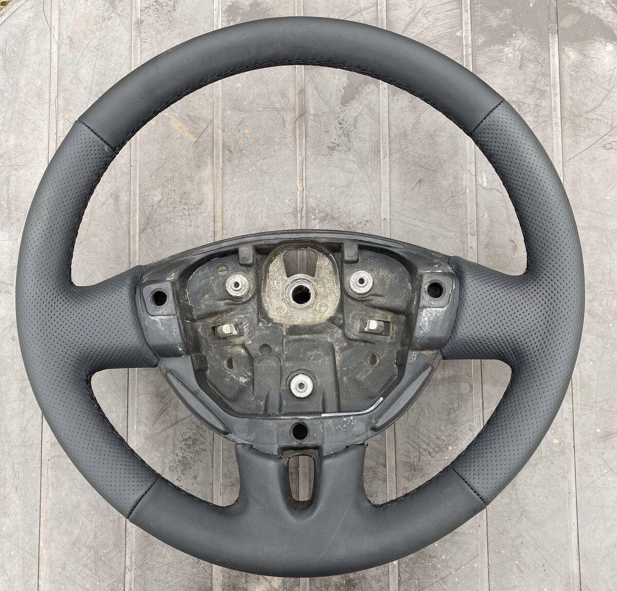Renault Tutti pezzi di ricambio auto: NEU Leder lenkrad Renault Master II, III – Nuovo (secondo la descrizione) da Auw venduto da Neo_z2rq 2