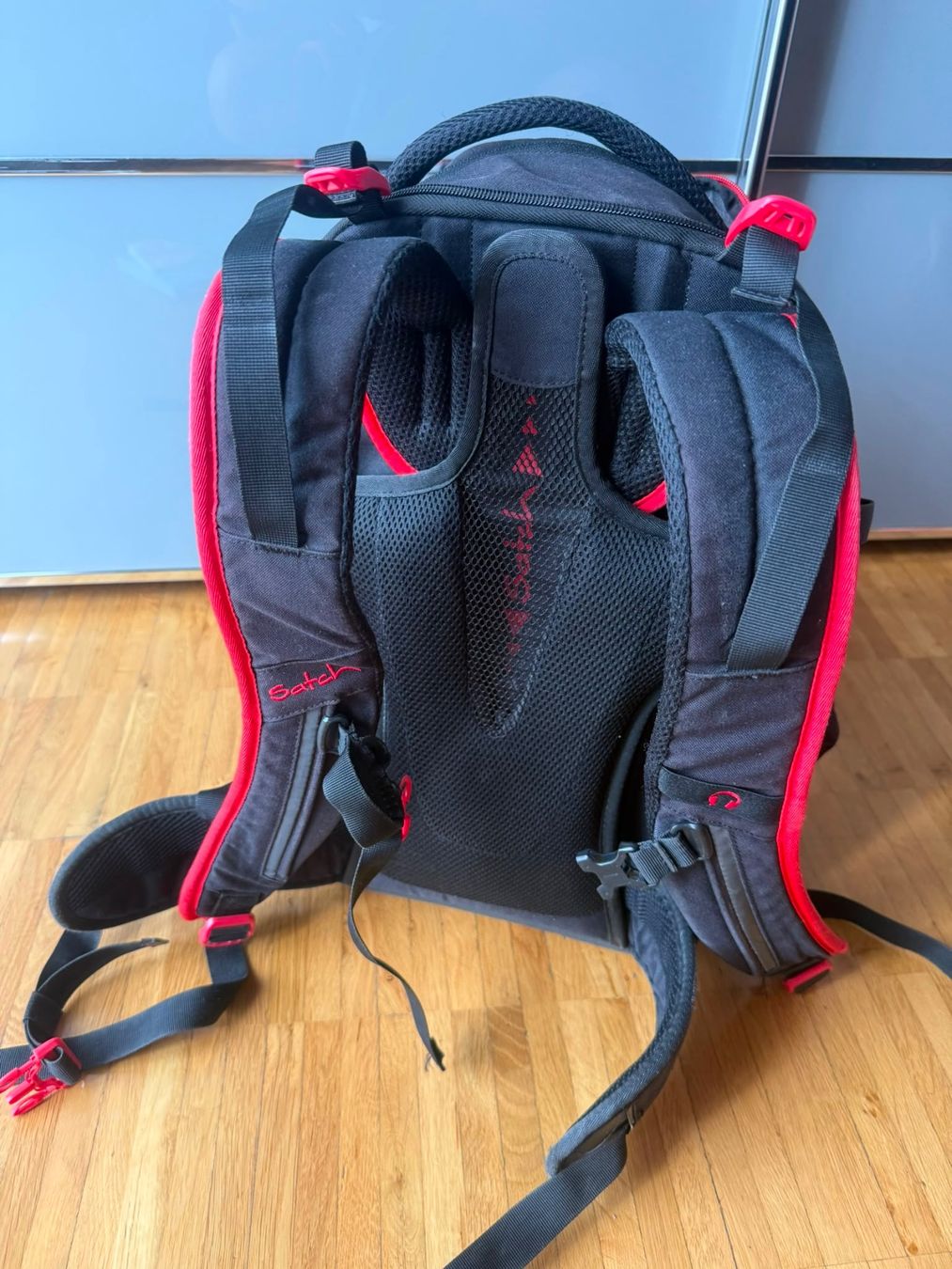 Satch Borse & Zaini: Satch Rucksack schwarz rot guter Zustand – Usato da Kloten venduto da smo_xv5q 1