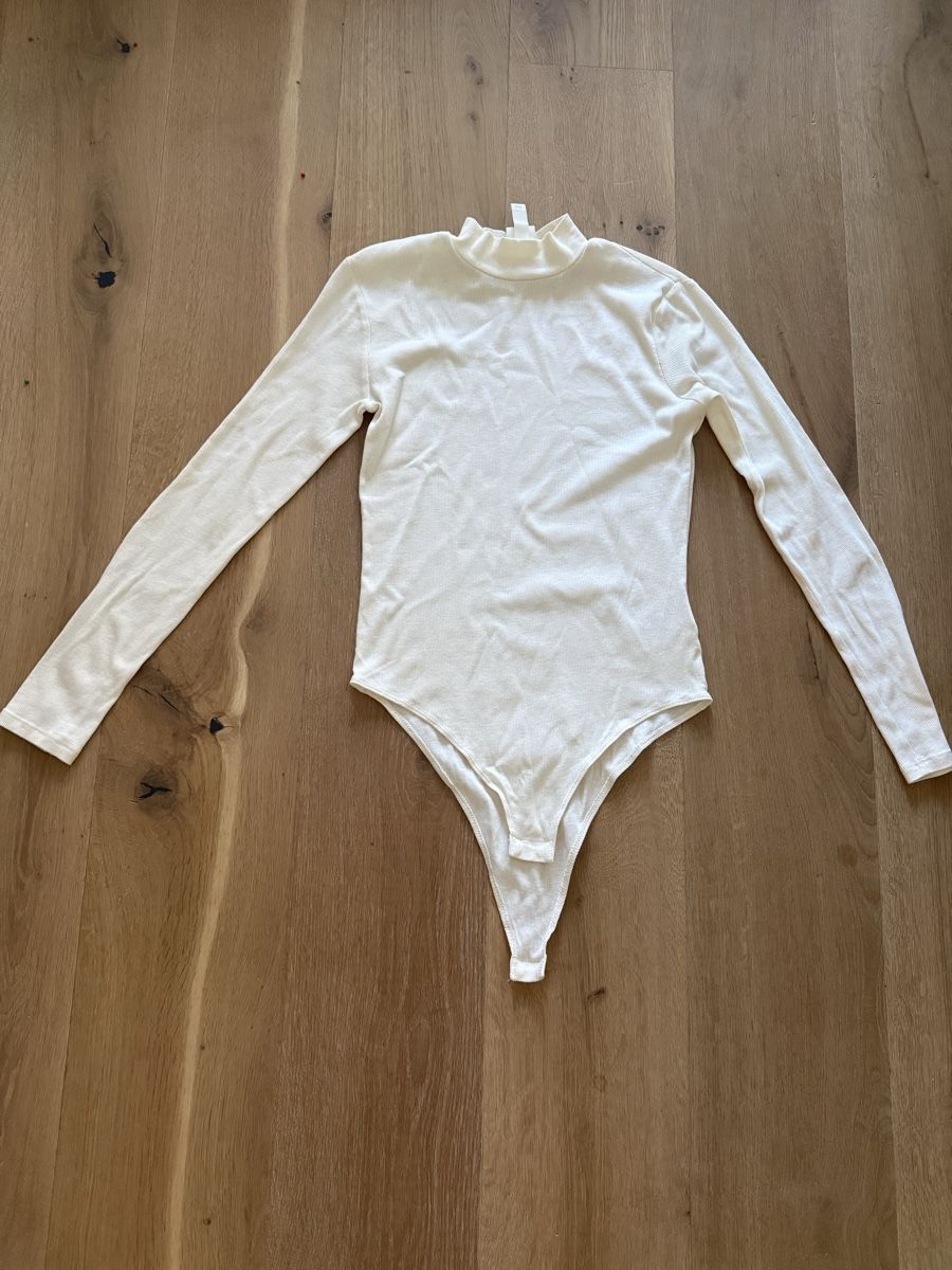H&M Tops: H&M Body gr. S – Neu (gemäss Beschreibung) aus Fällanden von tom_bd2c