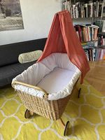Stubenwagen für Babys aus Korb