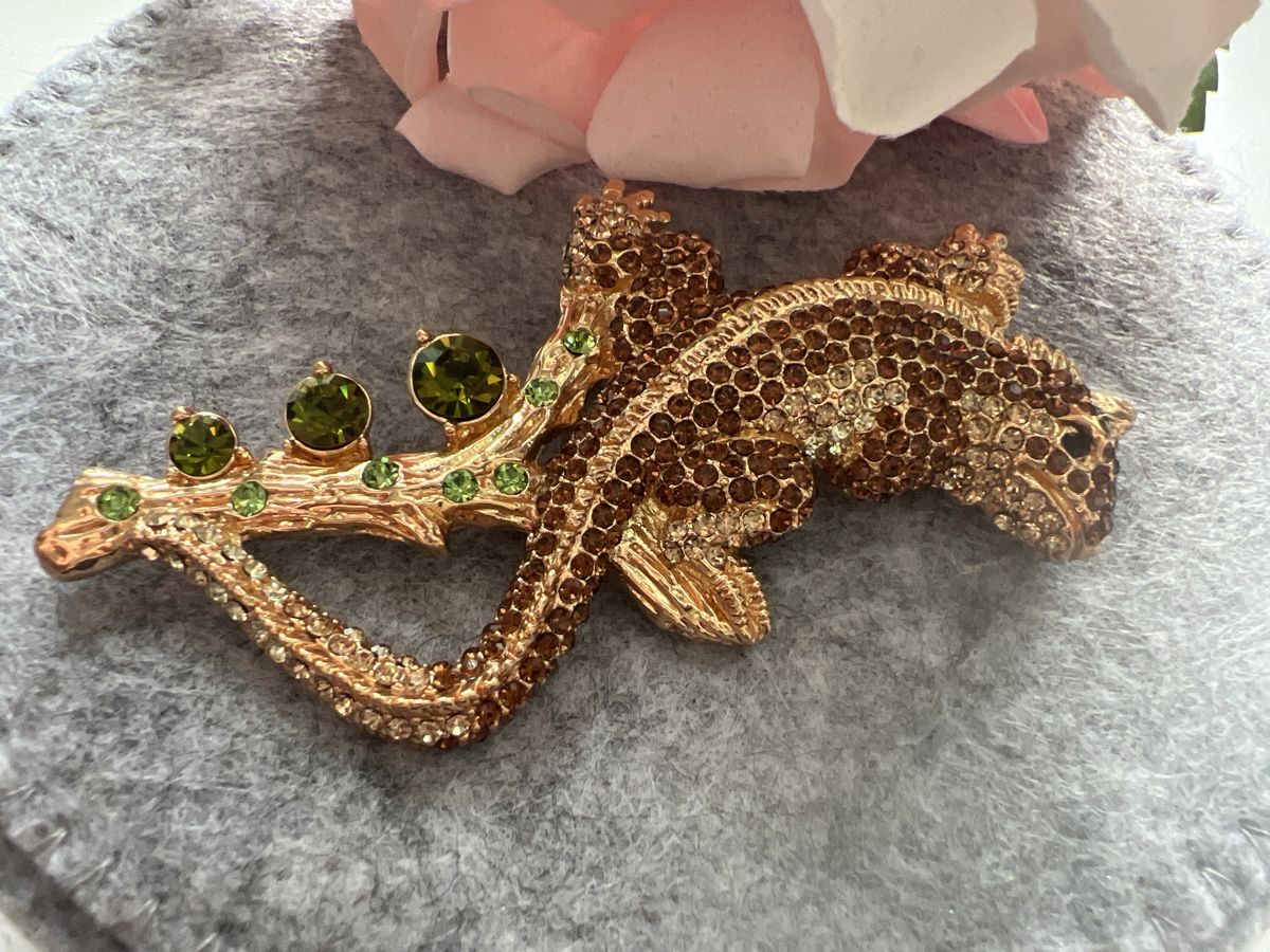 Spille & Fermagli: Schöne Tier Brosche  – Nuovo (secondo la descrizione) da Seon venduto da Sunny-Schmuck78 1