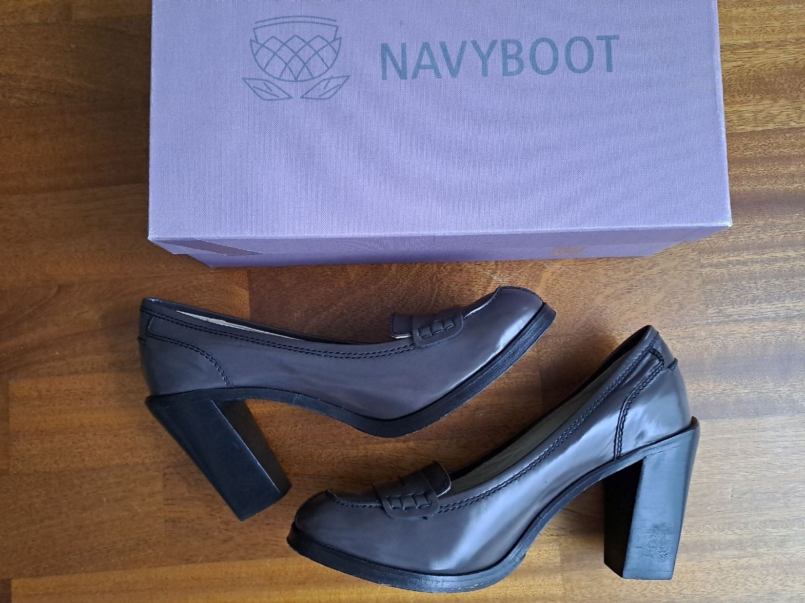 Navyboot Chaussures femmes: Navyboot Leather Pumps with Block Heel - size 38 – D'occasion à Genève par sunsustains 5