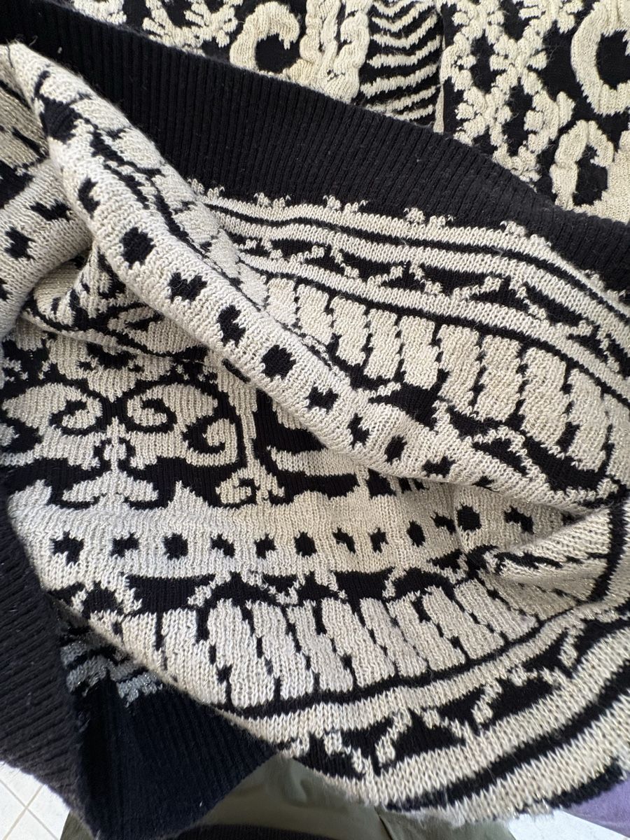 Pullover & Sweatshirts: Vintage Strickpullover, Grösse M, Schwarz/Weiss Muster – Gebraucht aus Basel von ann_7w6q 4