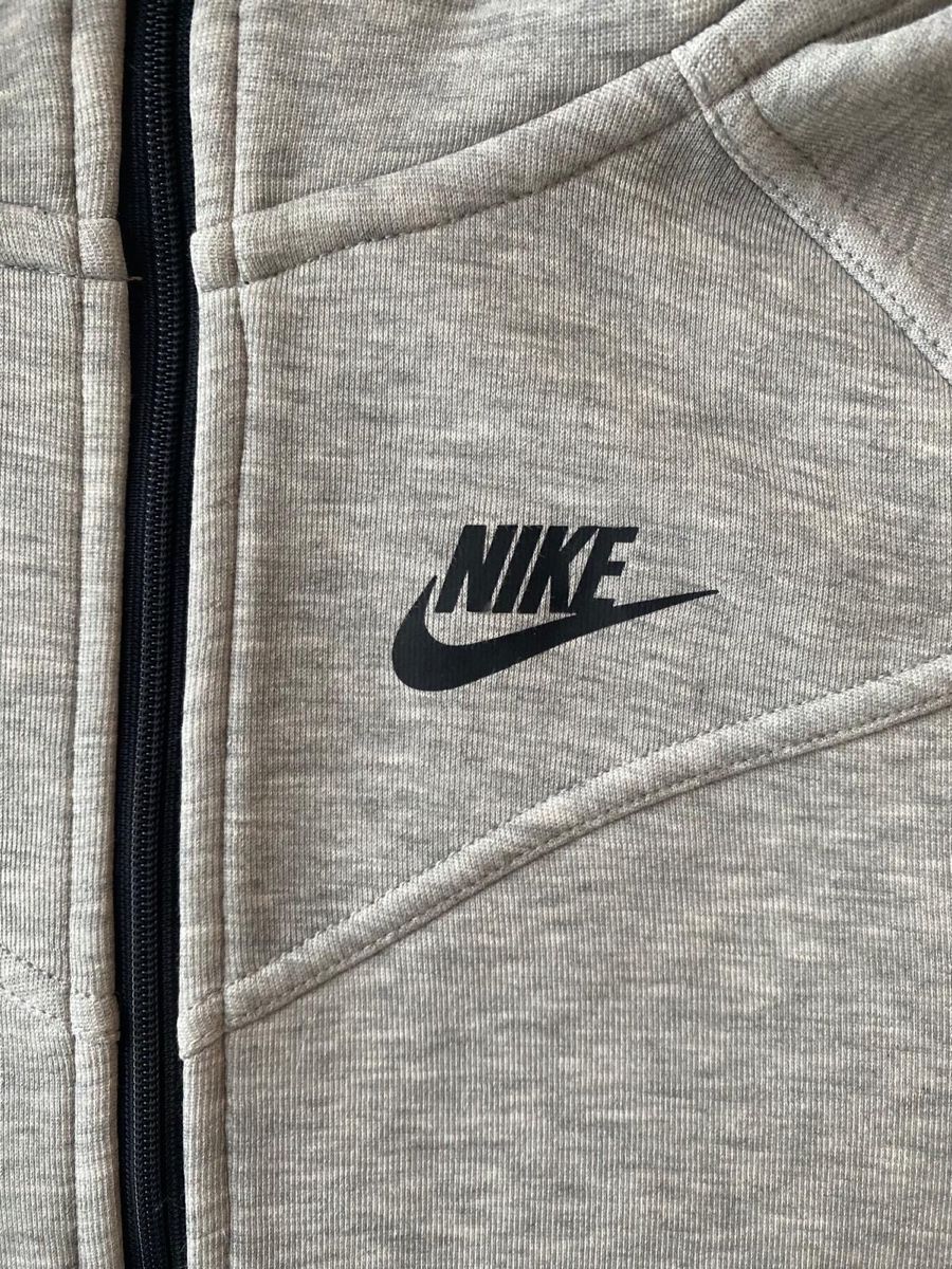 Nike Jacken: Nike Tech Fleece Hoodie -  13 ans – Gebraucht aus Geneve von maremonte 1