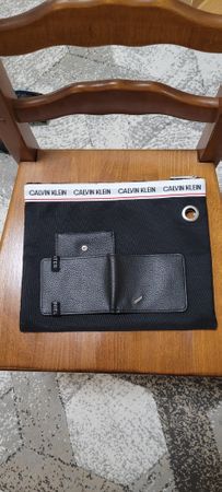 Port monnaie Daniel Hechter en cuir & Trouse Calvin Klein