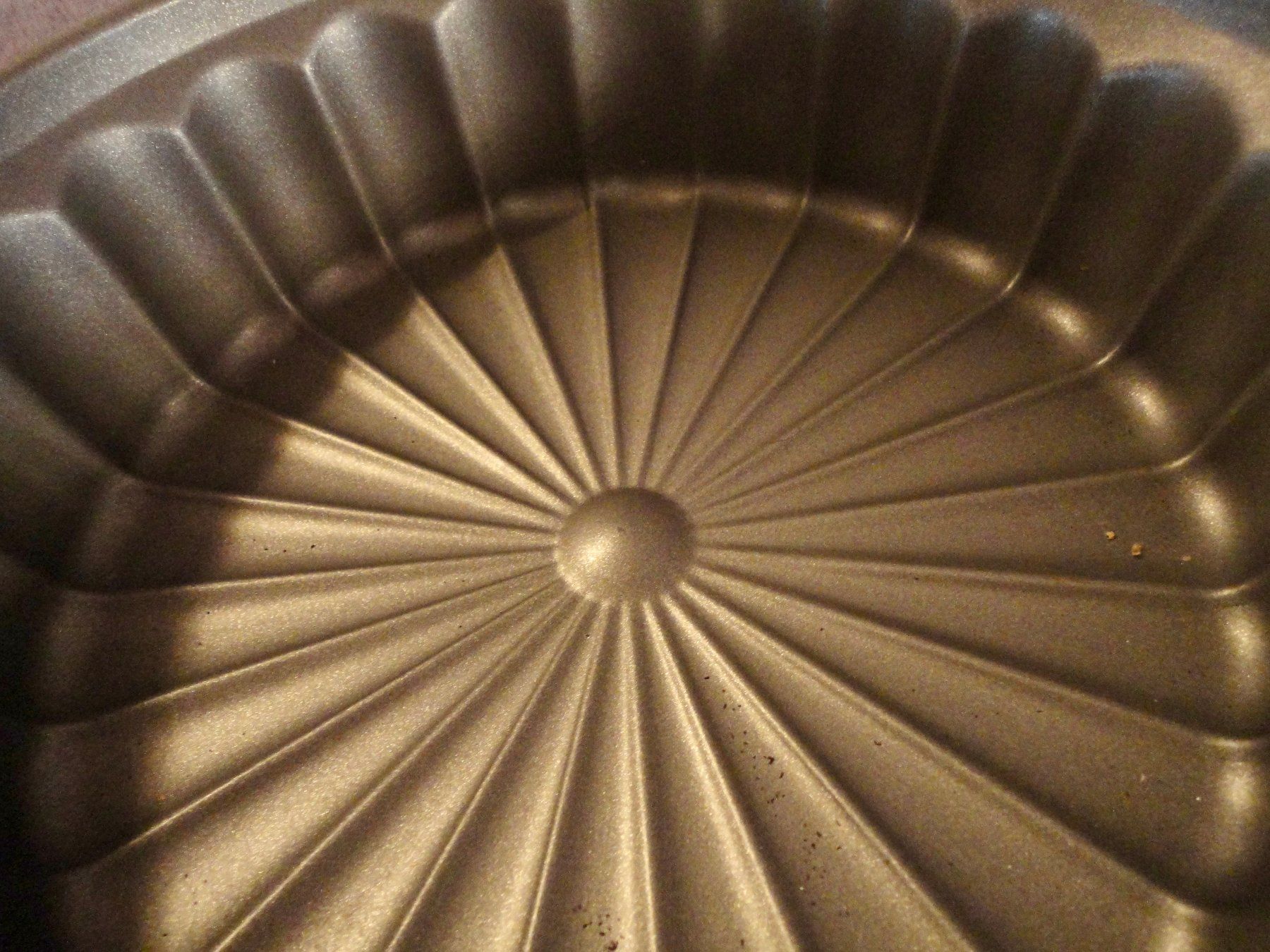 Teglie da forno: Gugelhupf-Kuchenform mit Sonnenschein-Muster. – Usato da Wädenswil venduto da FILI10 1