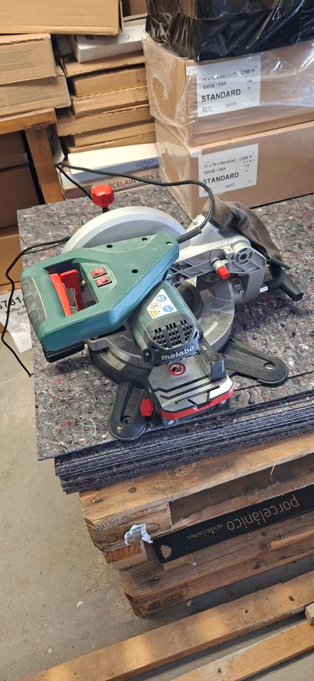 Tutte le macchine: Metabo Kappsäge,  KS 216 M Lasercut – Usato da Beatenberg venduto da drachenberg