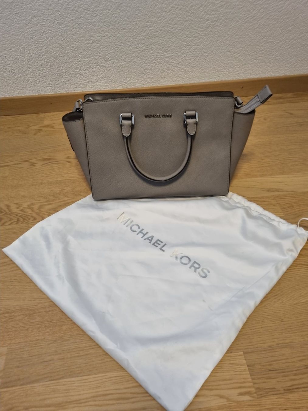 Michael Kors Borse da donna: Michael kors Damentasche grau – Usato da Pfäffikon SZ venduto da Ka6ka