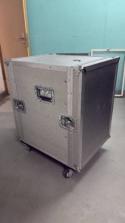 Autres accessoires: 19"Rack Double Door Rack mit Rollen – D'occasion à Russikon par kel_96xh