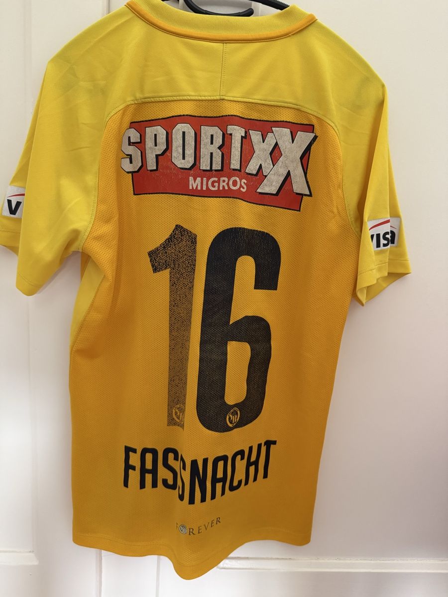Young Boys Canottiere & Pantaloni: YB Trikot 2017/2018 Grösse M – Usato da Bern venduto da Tottigoal1 1