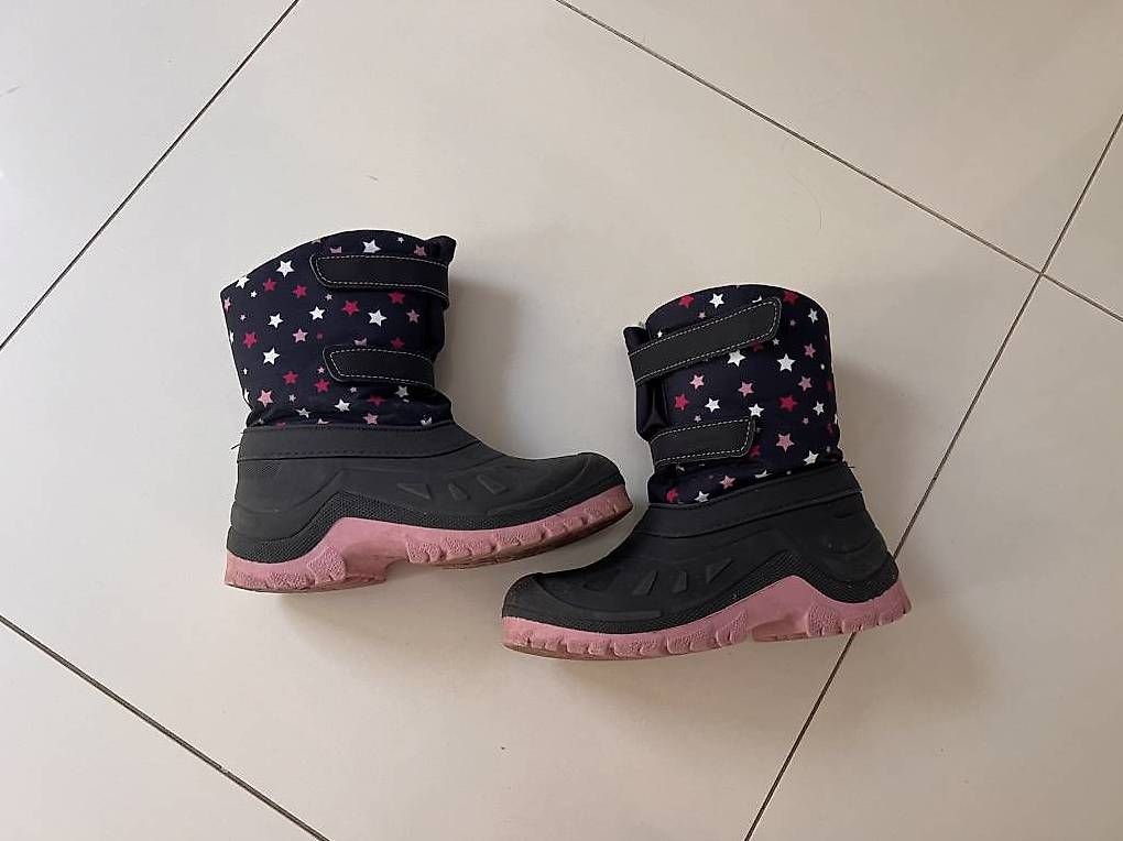 Scarpe per ragazze: Bottes de neige taille 35-36 – Usato da Epalinges venduto da Kallem