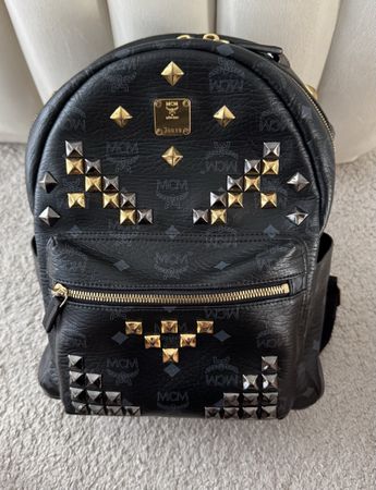 Rucksack MCM schwarz mit Nieten guter Zustand mit Beutel