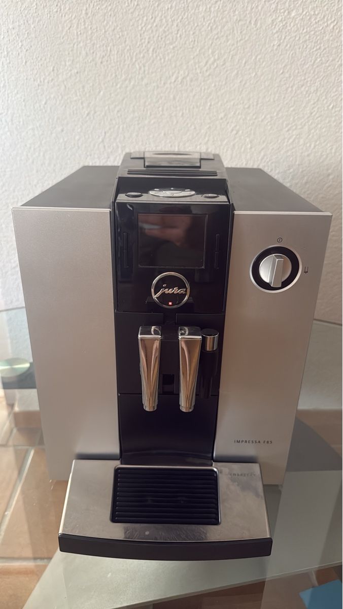 Jura Kaffeemaschinen & Espressomaschinen: Machine a cafe Jura  – Gebraucht aus Soyhières von Jura22
