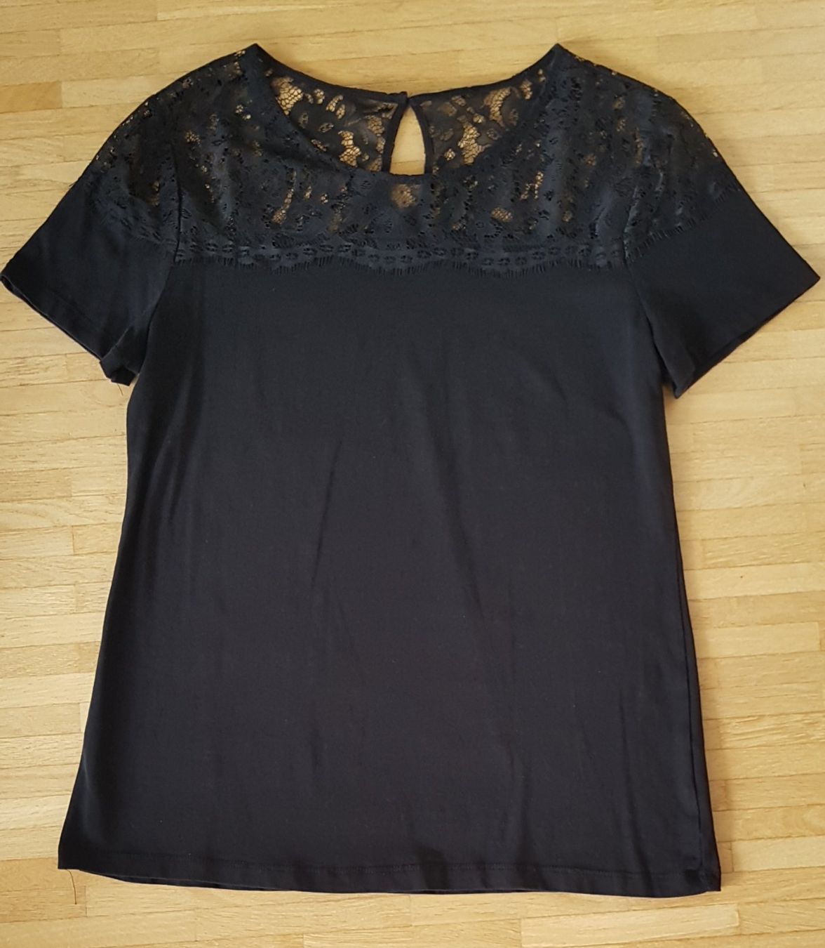 T-shirt: Jolie blouse noire dentelle – Nuovo (secondo la descrizione) da Le Mont-sur-Lausanne venduto da olatiu 3
