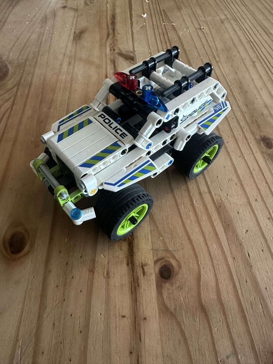 Lego Giocattoli: LEGO Technic Polizeiauto 42047 – Usato da Fahrwangen venduto da lya_n6l6 2