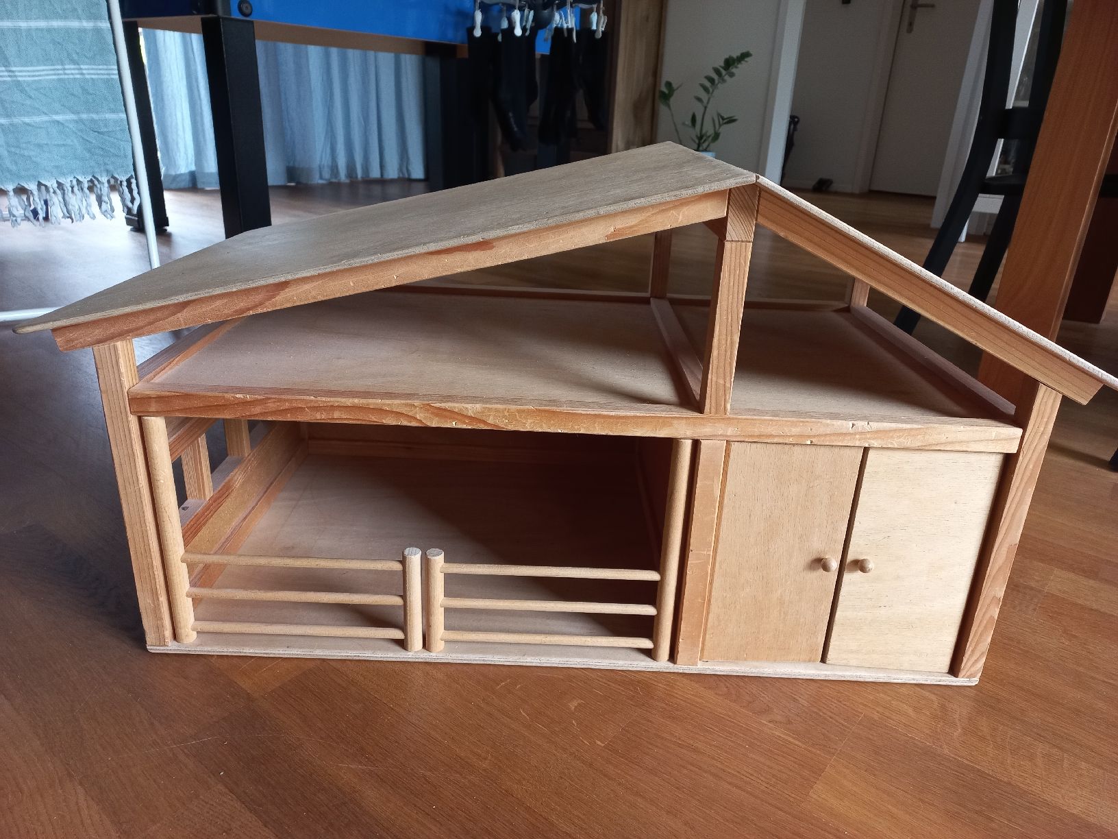 Giocattoli: Holzstall Puppenhaus – Usato da Marthalen venduto da Mama-Arnold