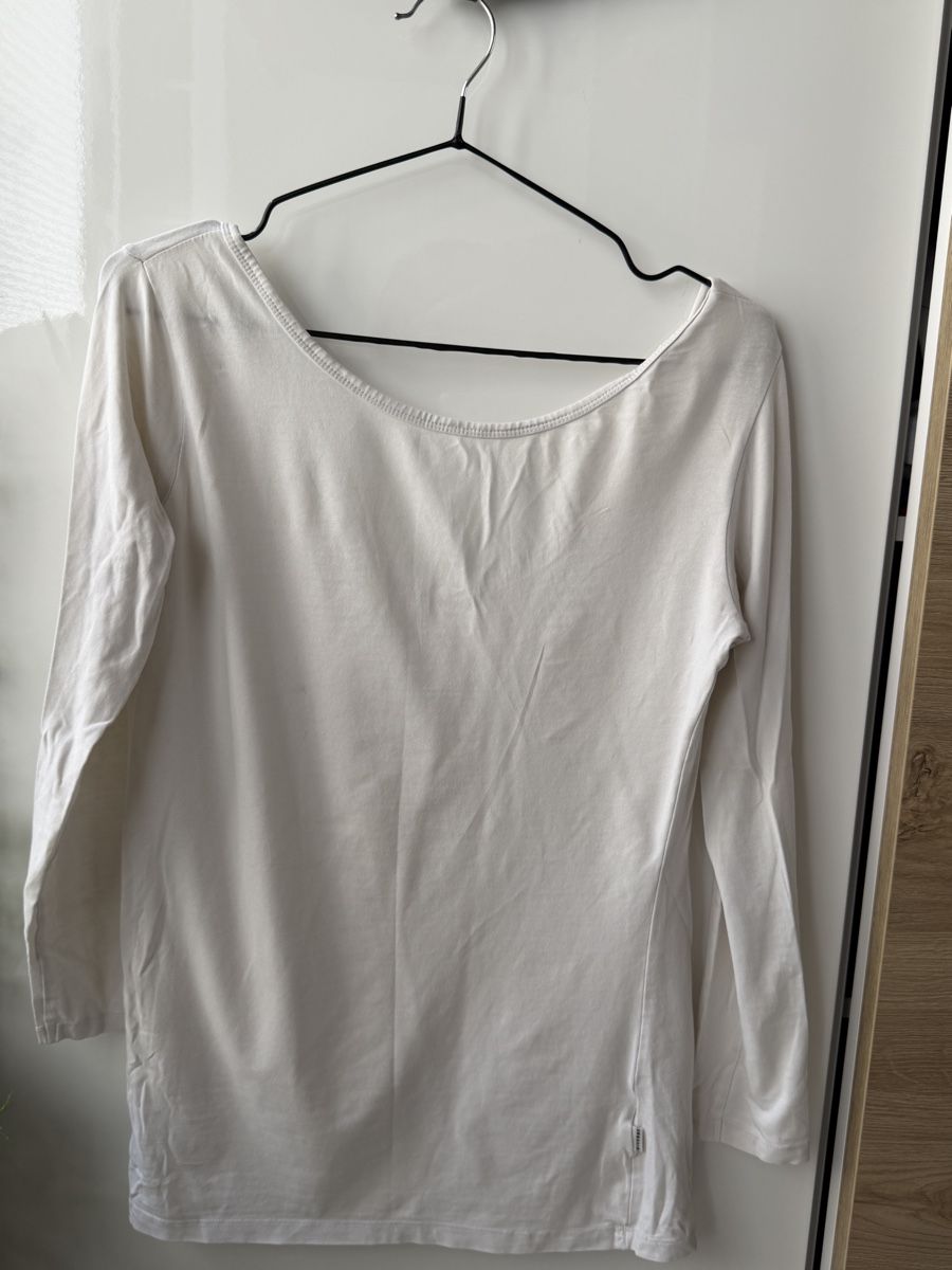 T-shirt: White Long Sleeve Top - open back – Usato da Interlaken venduto da pat_b8yn