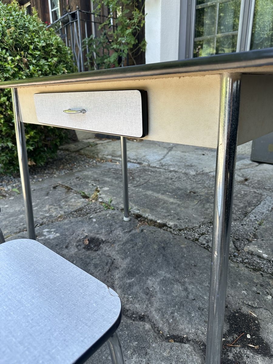 Tavoli: Küchentisch 2 Hocker  – Usato da Villmergen venduto da Bezdupe 2