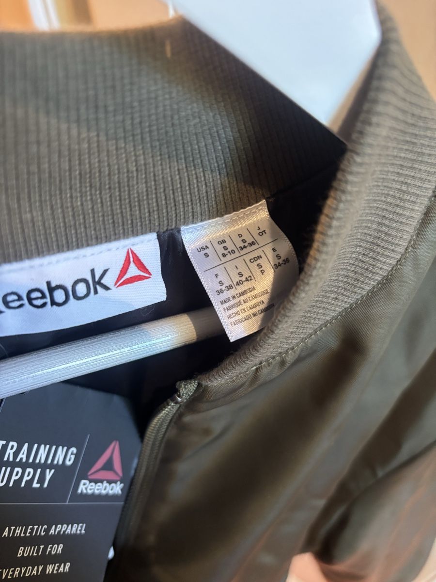 Reebok Giacche: Reebok veste new – Nuovo e nell'imballaggio originale da St-Légier- La Chiésaz venduto da anh_9289 2
