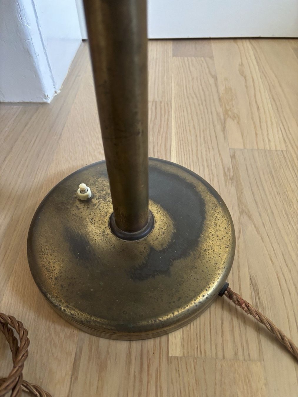 Lampade: Antike Tischlampe – Usato da Basel venduto da Bill_baroud 1