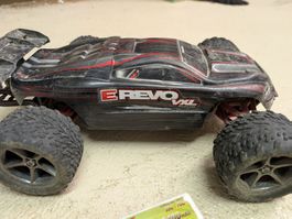 RC Auto Traxxas E-Revo VXL mit Zubehör und Ersatzteilen