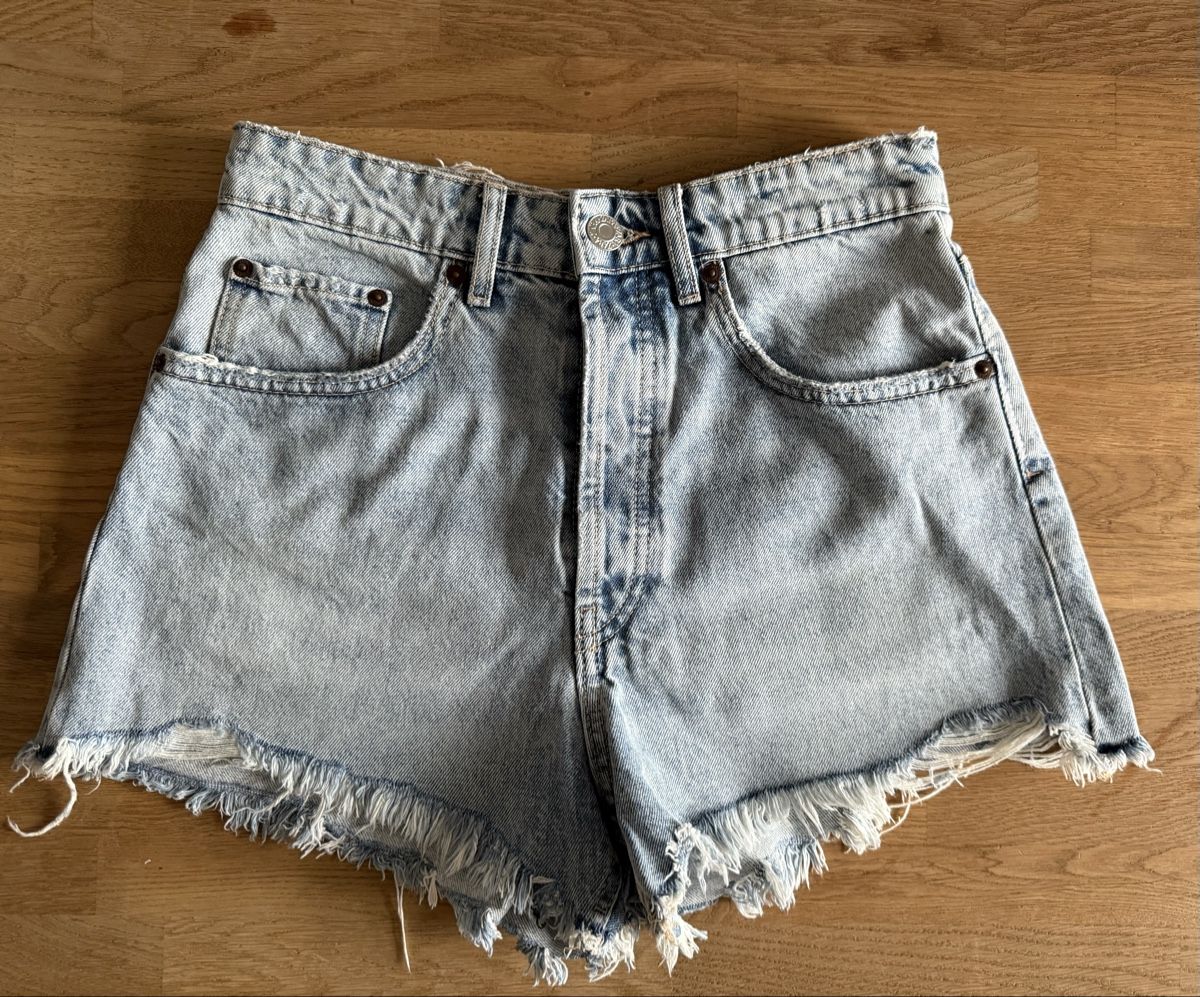 Zara Jeans: Jeansshorts, Zara, Grösse 38 – Gebraucht aus Anglikon von Haraldinho