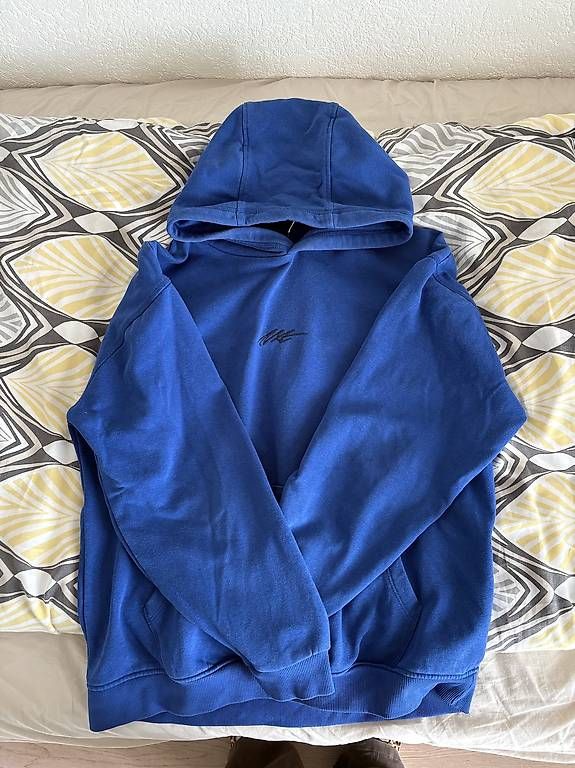 Maglioni & Felpe: Blauen Hoddie – Usato da Schüpfen venduto da ani_gj8r