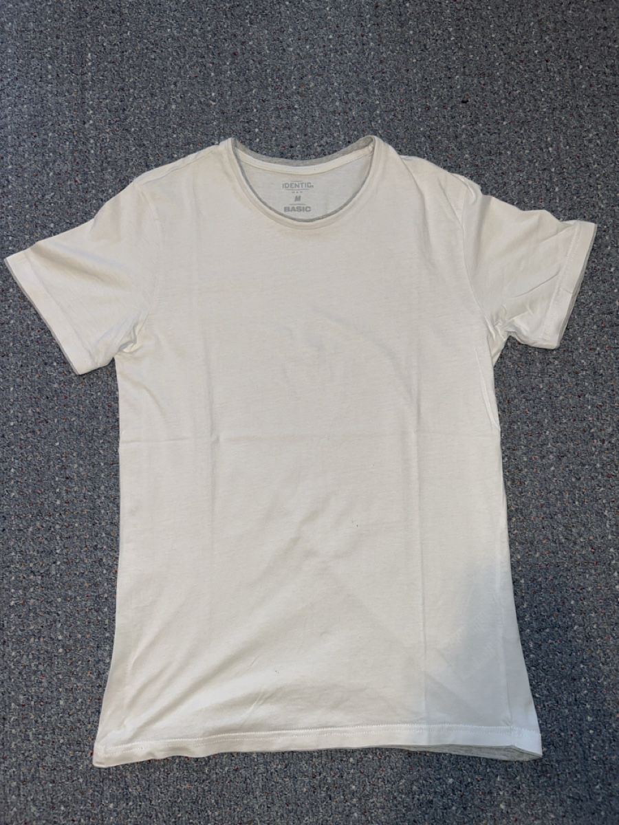 T-shirt: T-Shirt – Nuovo (secondo la descrizione) da Oberwil (Dägerlen) venduto da Pascal17
