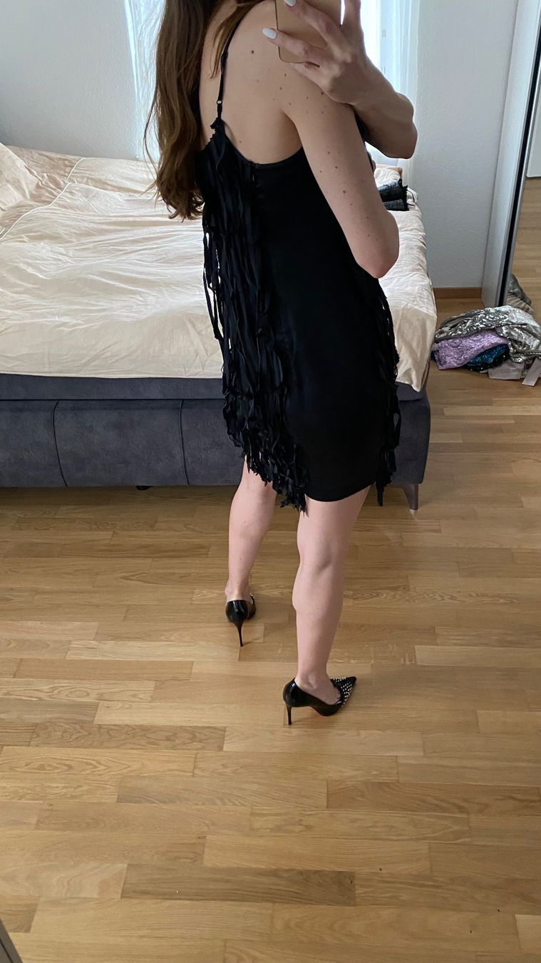 Vestiti: Schwarzes Minikleid mit Fransen Kleid Midi Grösse S – Usato da Thalwil venduto da olh_7cpg 3