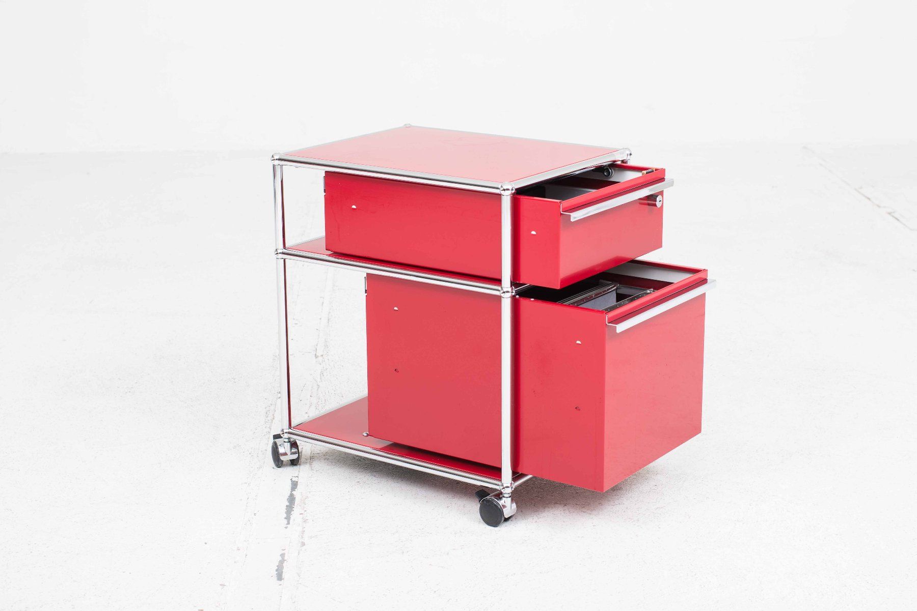 USM Banconi: USM Rollcontainer in Rubinrot – Usato da Zürich venduto da STUZH38 2