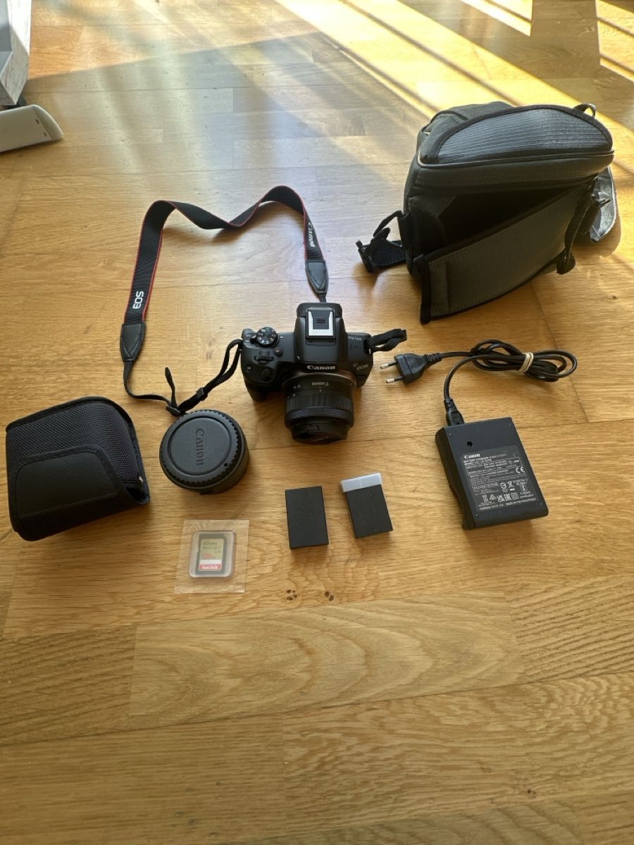 Canon Fotocamera: Canon EOS R50 camera + lens + EF-EOS R adapter + Accessoires – Usato da Zürich venduto da Miko49 1