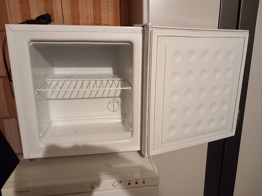 Gefrierschrank: Kleiner Gefrierschrank – Gebraucht aus Brünisried von nin_d66d 1