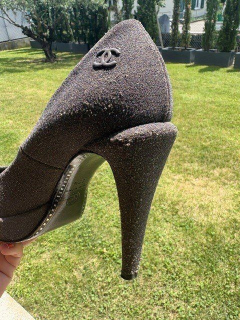 Chanel Scarpe da donna: CHANEL Pumps Grösse 38.5 Grau/Schwarz mit Beutel.Per... – Usato da Lugano venduto da jea_z2sp 2