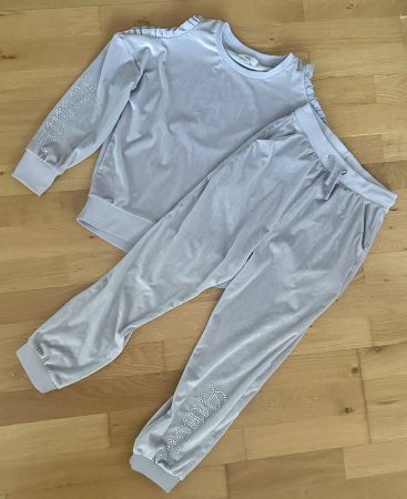 Samtset zum Tanzen, Sport River Island