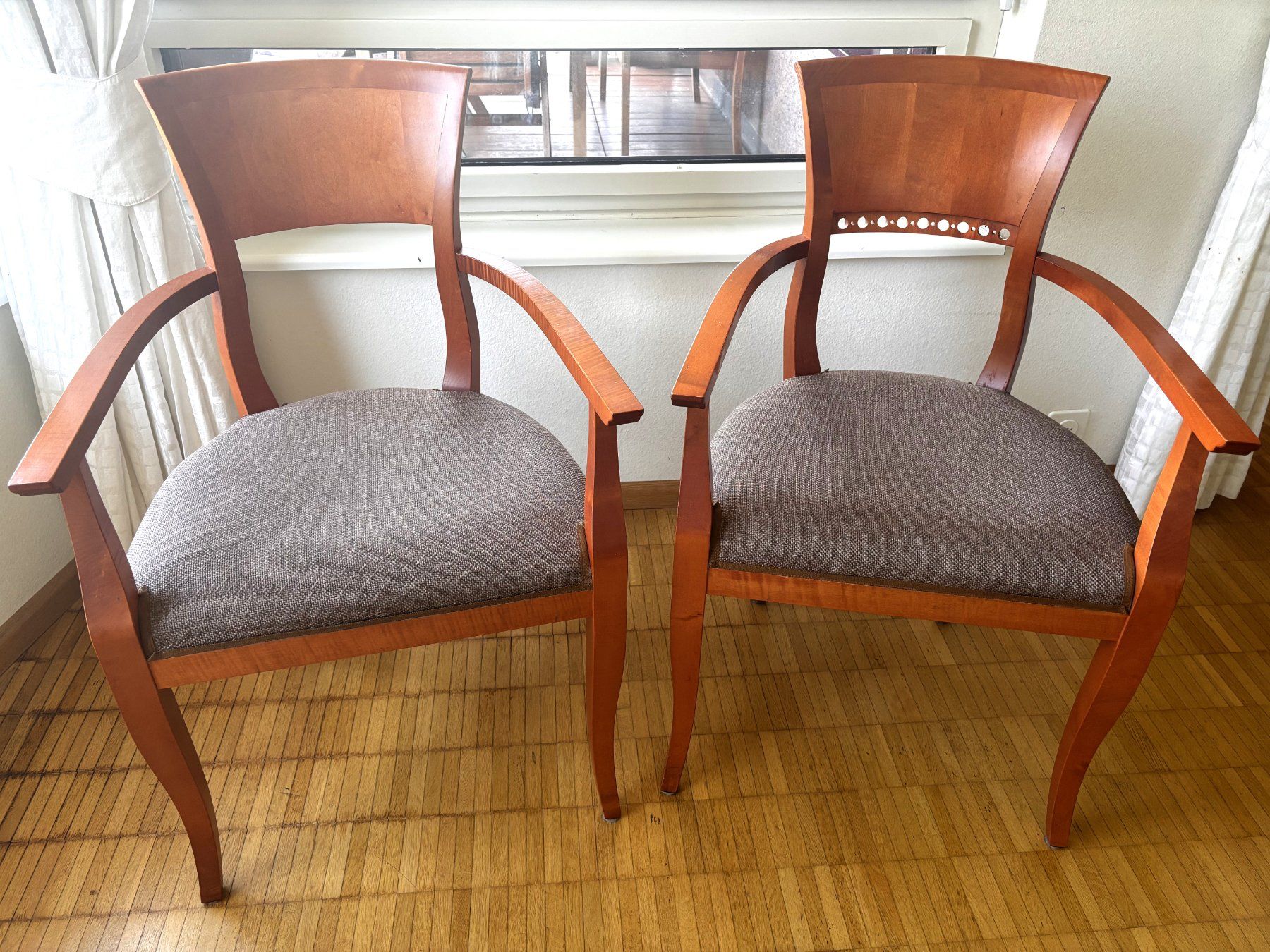 Set de table et chaises: Esstisch-Set Kirschbaumoptik, 220cm, 8 Stühle – D'occasion à Basel par Britt_D 5