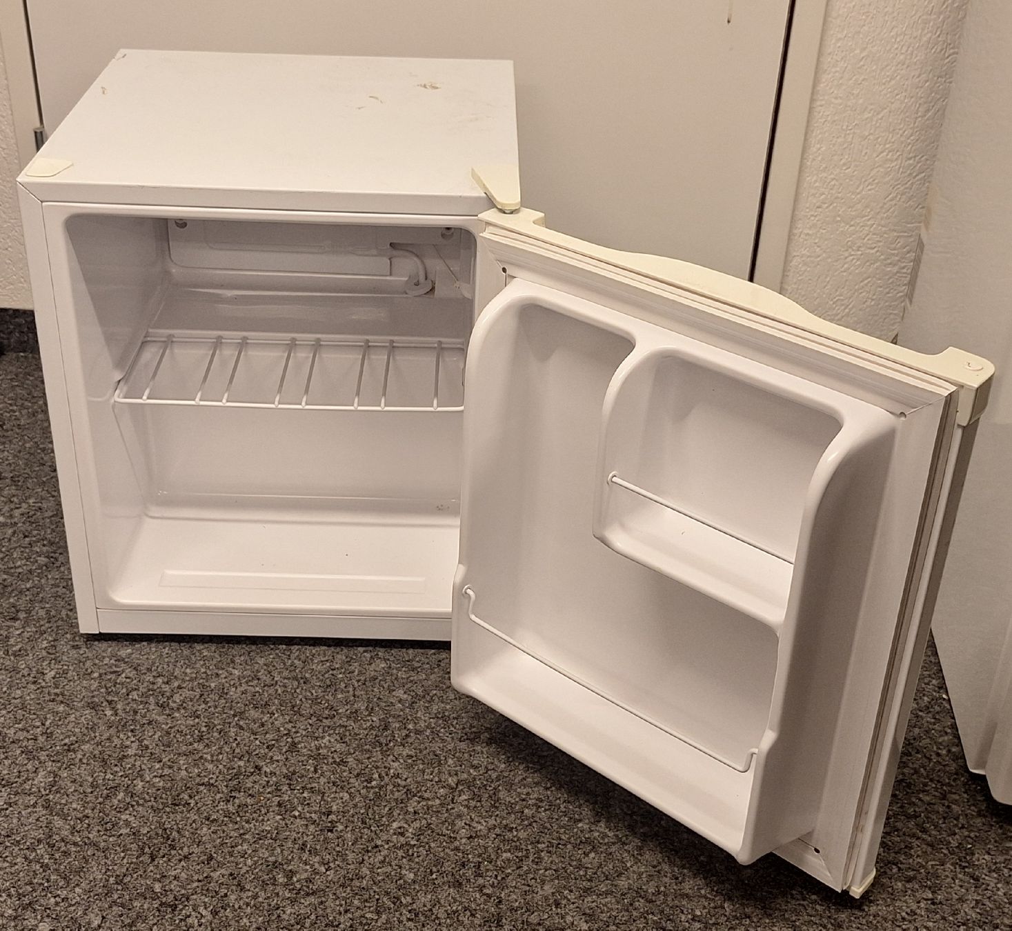 Réfrigérateurs: Kibernetik Mini Kühlschrank – D'occasion à Grüt (Gossau ZH) par wisdomio7 1
