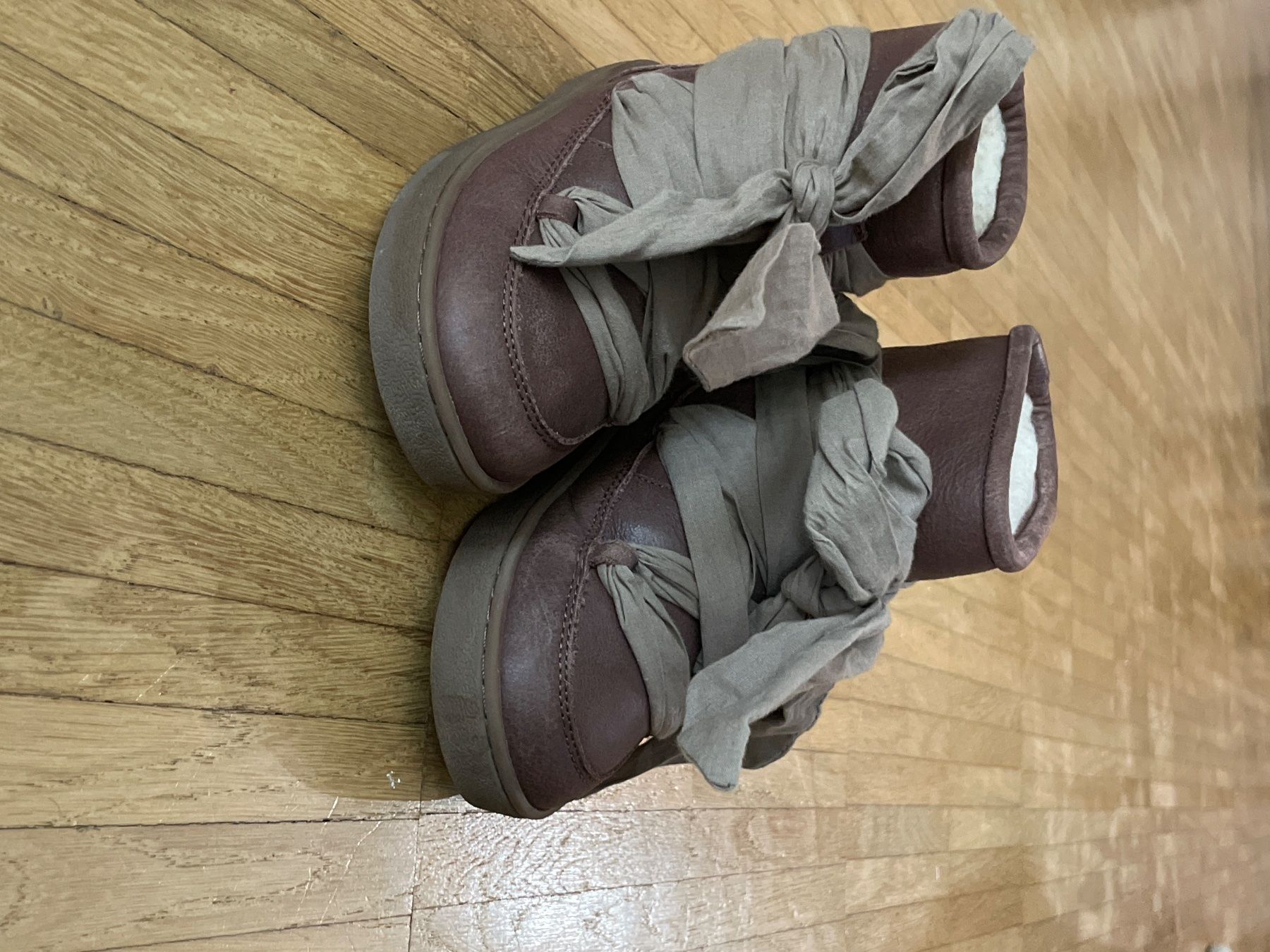 Scarpe per ragazze: Donsje Winterstiefel mit Schleifen, Gr. 27 – Usato da Brüttisellen venduto da Setri