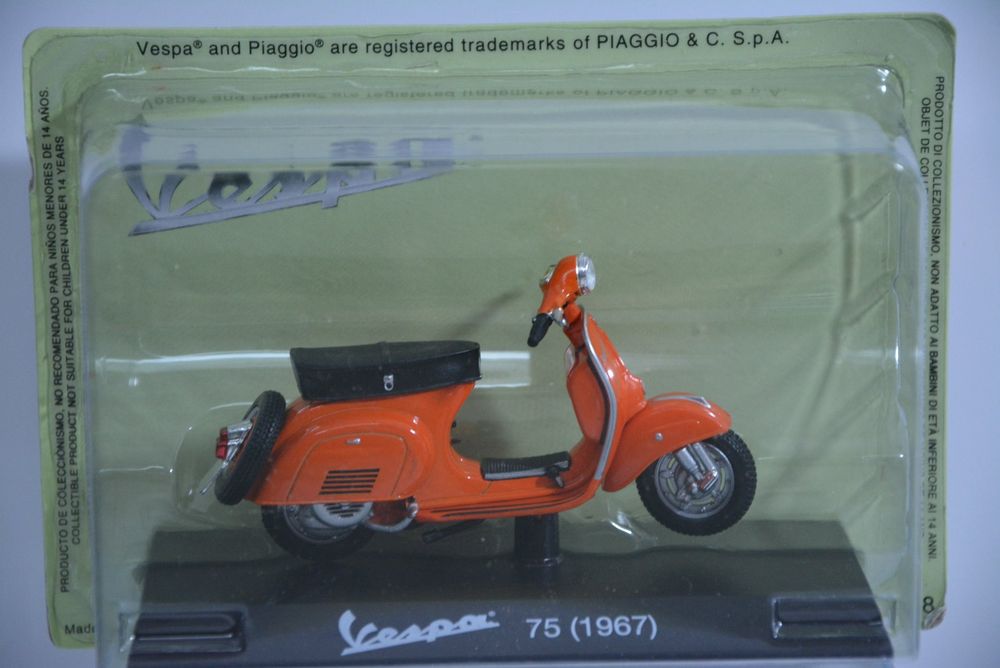 En Vespa Mini Scooter Coleccionable 1/18 Réplica De Vespa 75