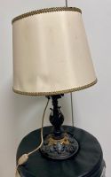 Antike Lampe mit Schirm, Vintage Tischlampe