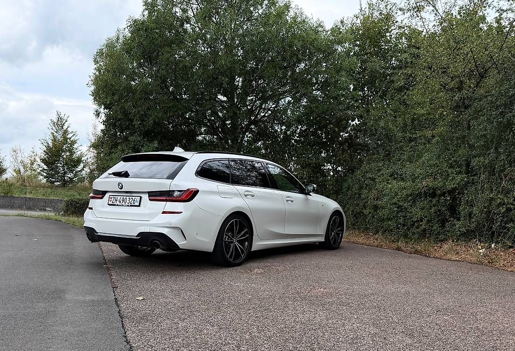 BMW Automobili: BMW 330xd M Packet Touring – Usato da Buttikon SZ venduto da Samirali 2