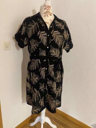 Robe tunique noire avec motifs dorés