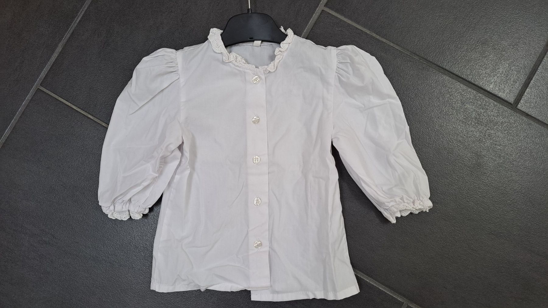 Camicette, T-shirt & Top: Weisse Bluse / Mädchen, Grösse 116 – Usato da Niedergampel venduto da Picas2ndHand