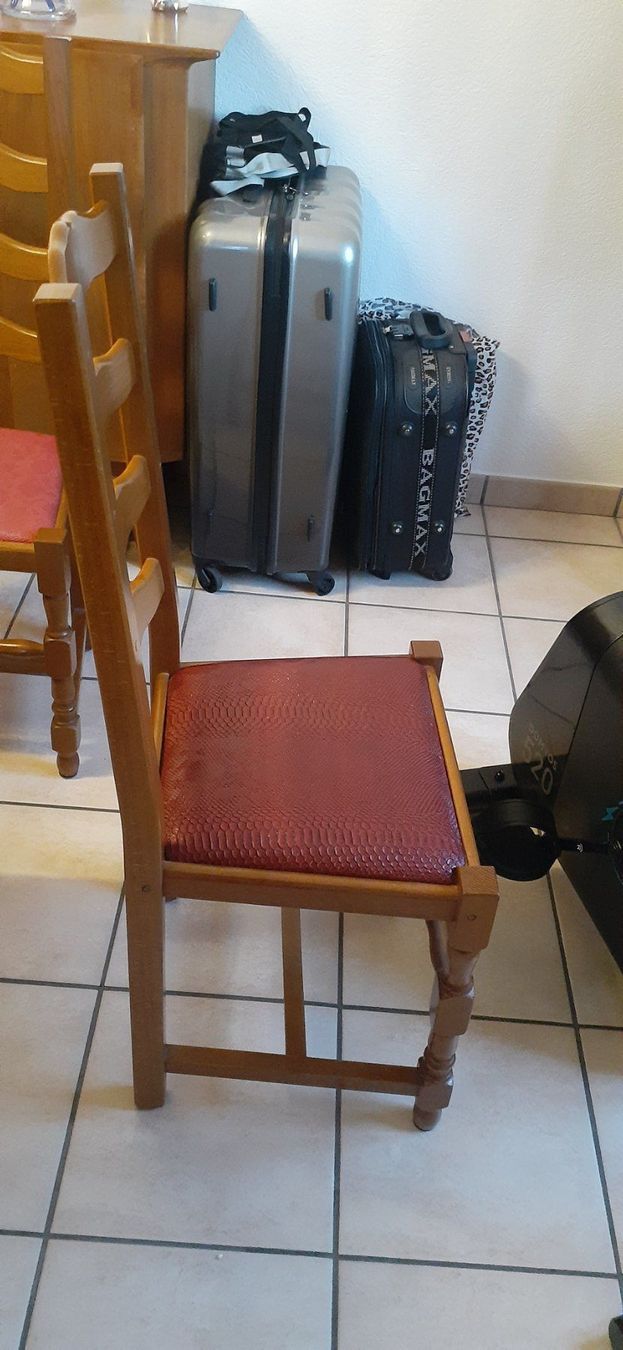 Sedie: 6 chaises en bois – Usato da Le Locle venduto da CHEGUA 1