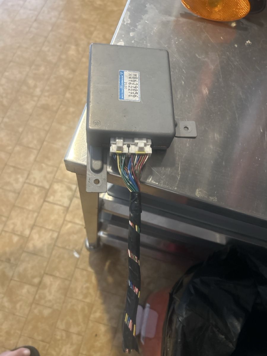 Tutti pezzi di ricambio auto: Mitsubishi 3000gt ECS Modul – Usato da Glis venduto da maf_ph9k 1